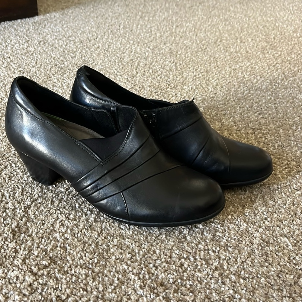 Earth heeled ankle boot